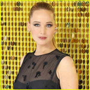 no hard feelings jennifer lawrence really naked|Jennifer Lawrence shares the truth behind that No Hard Feelings。